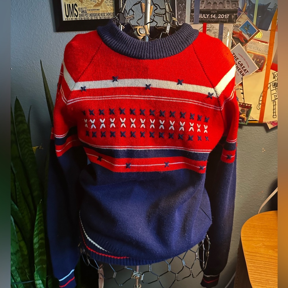 1970s vintage chic ski sweater